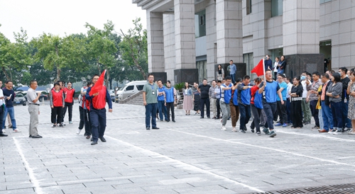 歡度中秋喜迎國慶 宜化集團與宜昌市發(fā)改委共同舉辦趣味運動會(圖1)